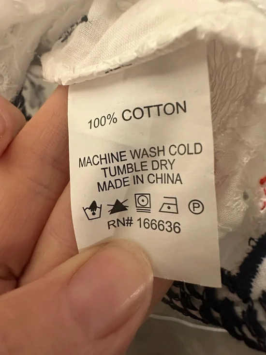 Kindred white boho top featuring navy blue floral embroidery Size 1X - Picture 6 of 8